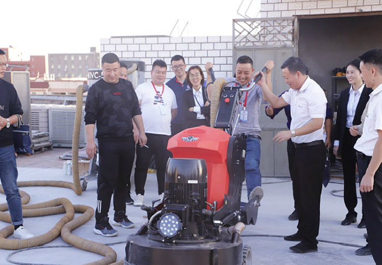 Xingyi helps you progress towards excellence! ——Occupational skills training for overall floor paver